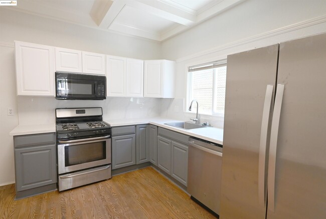 Building Photo - 685 37th St