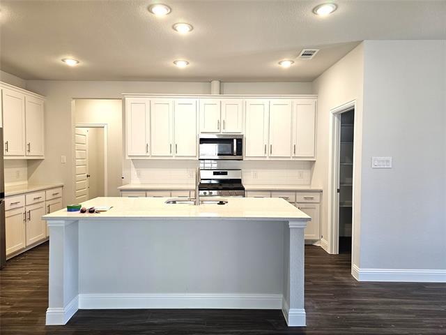 Building Photo - 721 Fossil Grv Dr