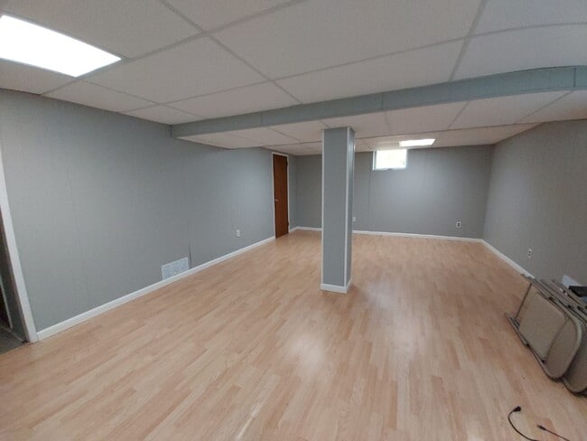 Building Photo - 2 Bedroom 1.5 Bathroom duplex in Hudson