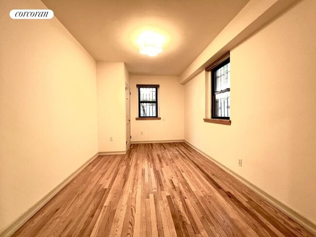 Building Photo - 25 W 70th St
