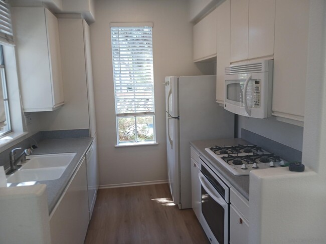 Kitchen - 3609 Bernwood Pl