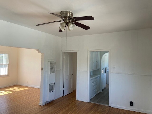 Building Photo - 800 N Mansfield Ave