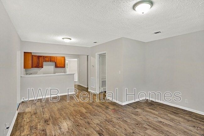 Building Photo - 3504 Hyacinth St