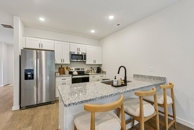 Building Photo - Brand-New Luxury Townhomes – 1st Month Fre...