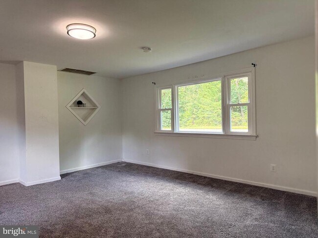 Building Photo - 5865 Websters Way
