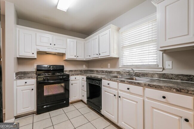 Building Photo - 605 Oxford Crest Ct NW