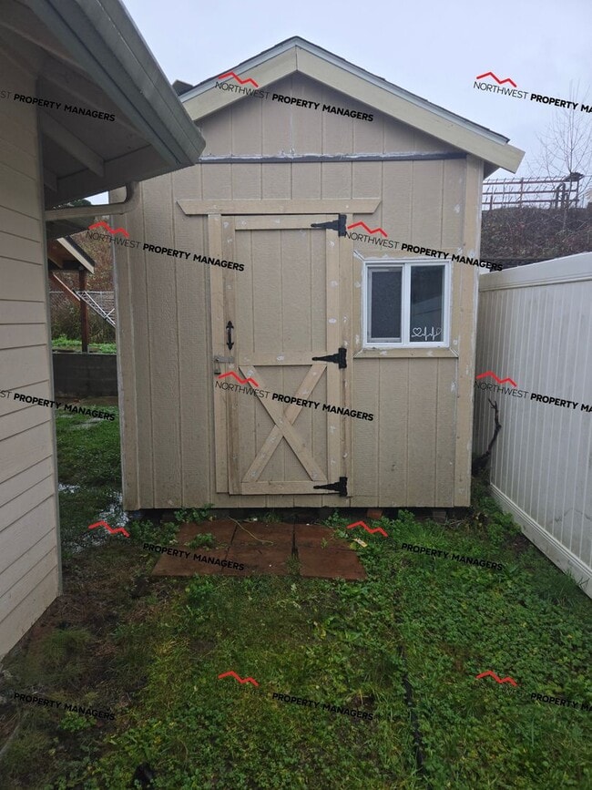 Building Photo - STATUS: AVAILABLE | R131B | $2700 *** MOVE IN SPECIAL ***