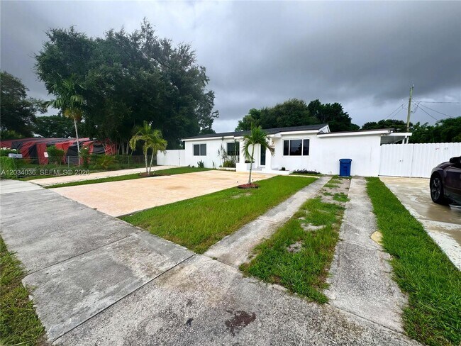 Building Photo - 3400 NW 173rd Terrace