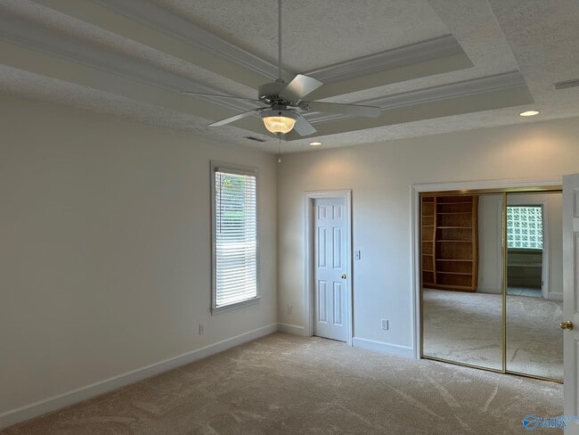Building Photo - 100 Gray Run Dr