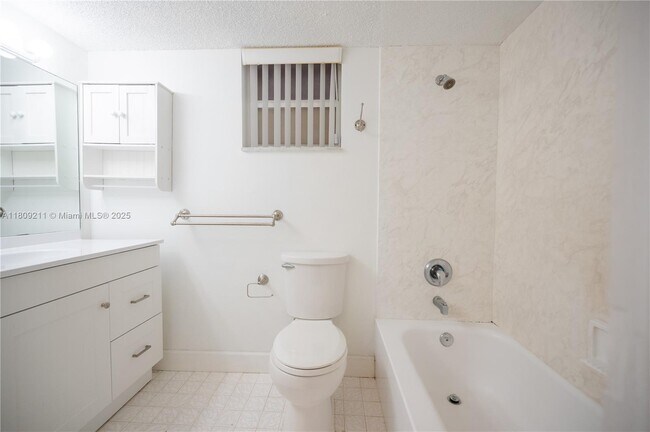 Building Photo - 404 NW 68th Ave
