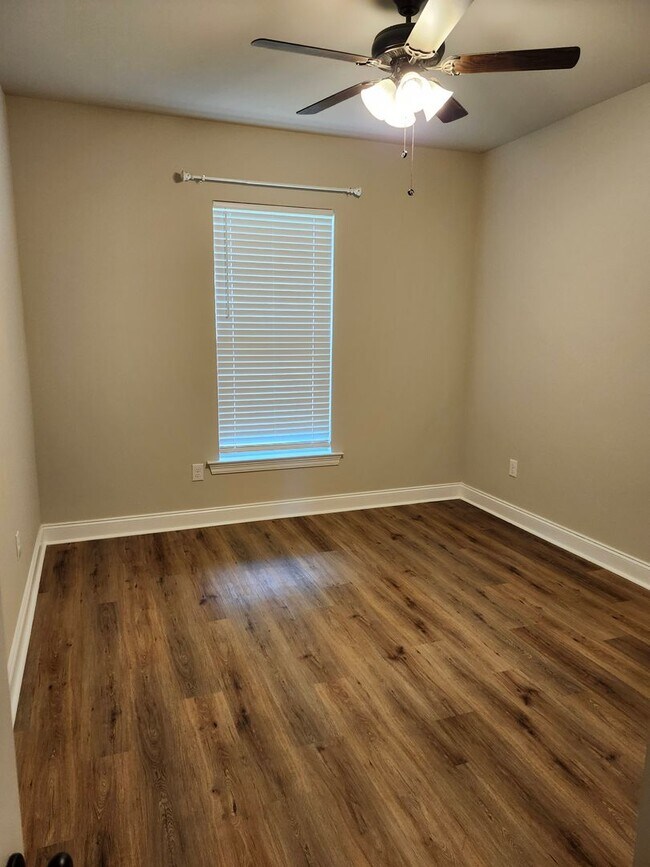 Building Photo - *****AVAILABLE NOW*****