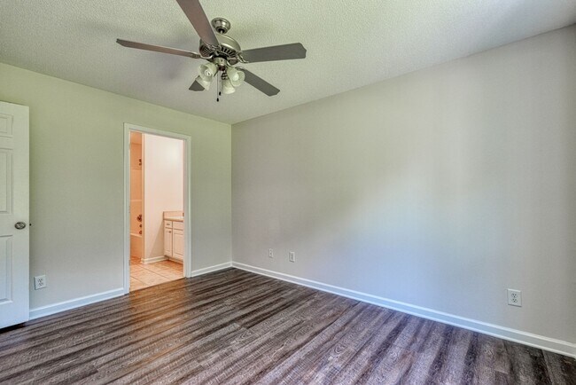 Building Photo - 567 Seays Crest Dr