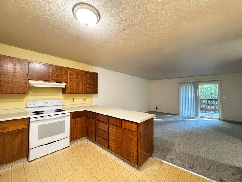 Building Photo - 2148 Primrose Dr