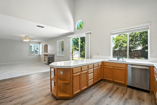 Building Photo - 9437 Red Spruce Way