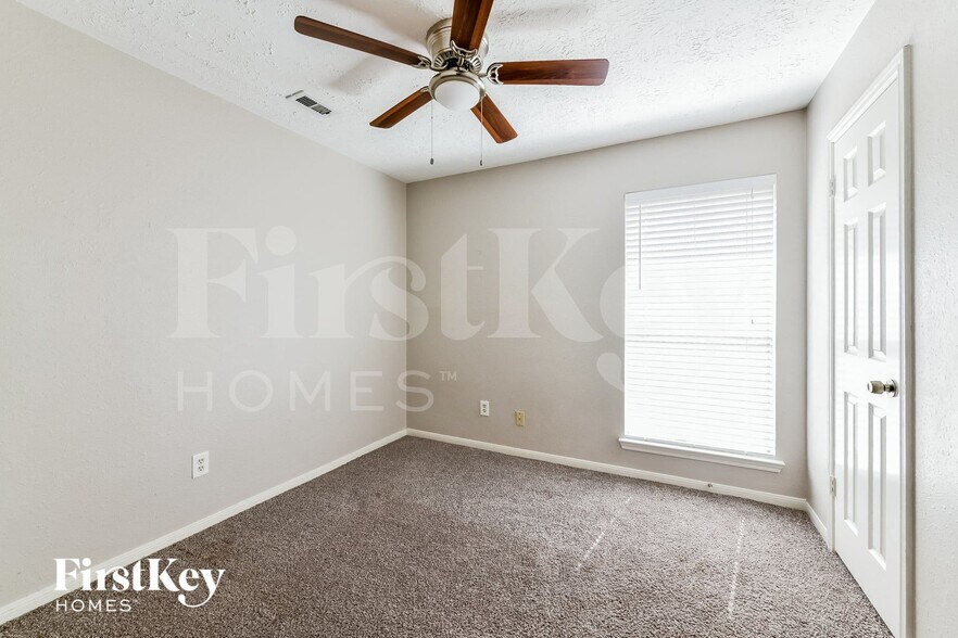 Building Photo - 8511 Stagewood Dr