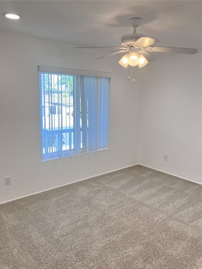 Building Photo - 9022 Hyde Park Dr