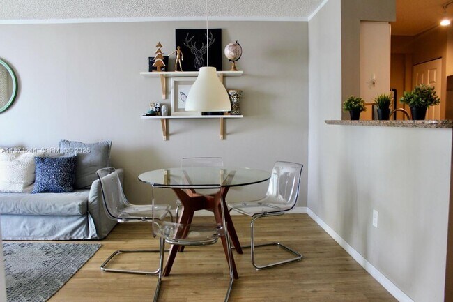 Building Photo - 1155 Brickell Bay Dr