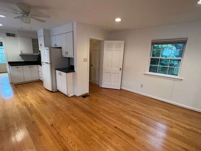 Building Photo - 4br 3.5ba home in Chevy Chase MD