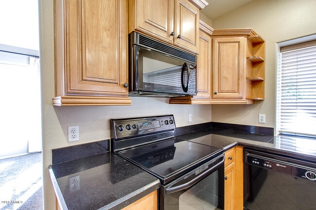 Building Photo - 5951 W Park Ave