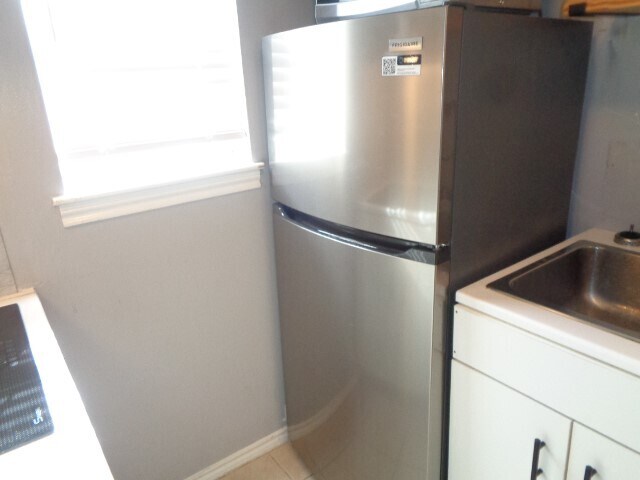 Building Photo - 2225 Mimosa Dr