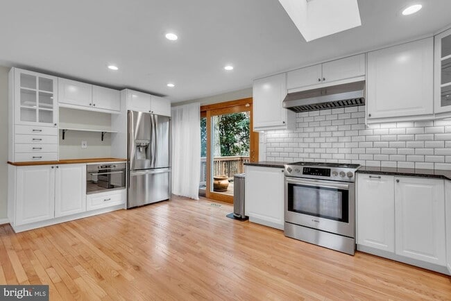 Building Photo - 8856 Youngsea Pl