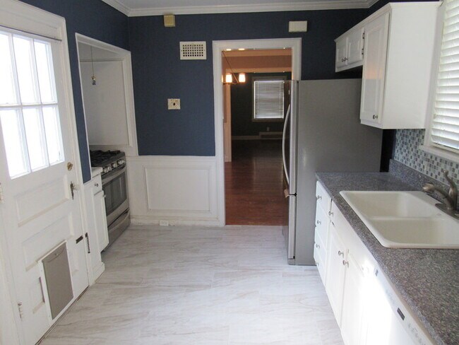 Building Photo - Cape Cod 3bed 1.5 bath in Westwood Hills, KS