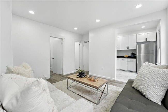 Building Photo - 283 GRIFFITH St