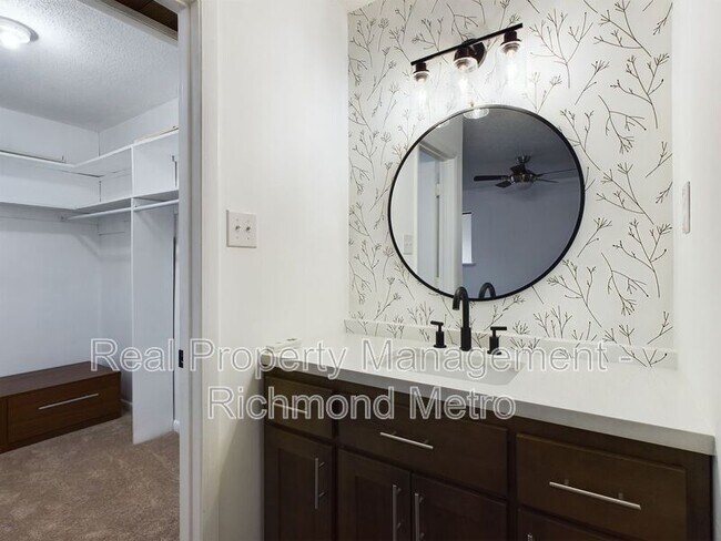 Building Photo - 1707 Foxfire Cir