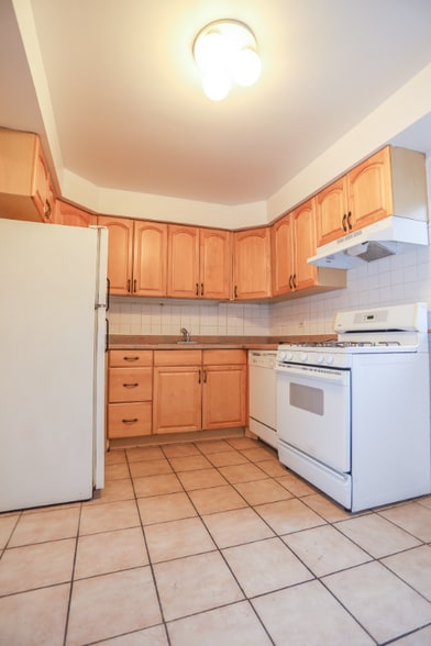 Building Photo - 5701 N Kimball Ave