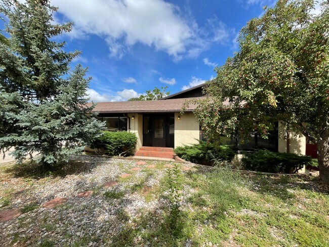 Building Photo - 2134 Candelero St