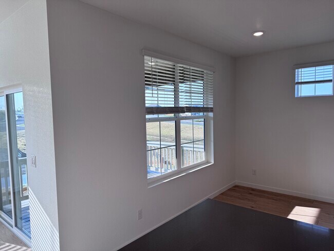 Building Photo - 8969 Spikerush Ct
