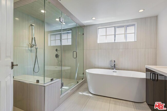 Building Photo - 257 S Oakhurst Dr