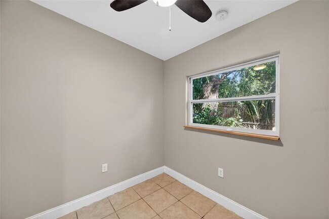 Building Photo - 2245 17th Ave S