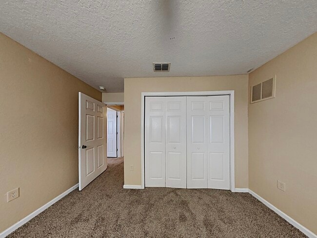 Building Photo - 5800 Lake Pointe Village Cir