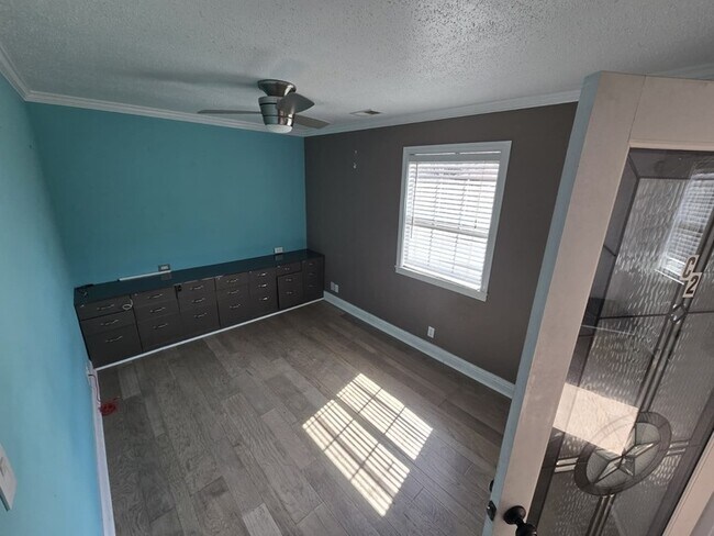 Building Photo - 9954 Genard Rd