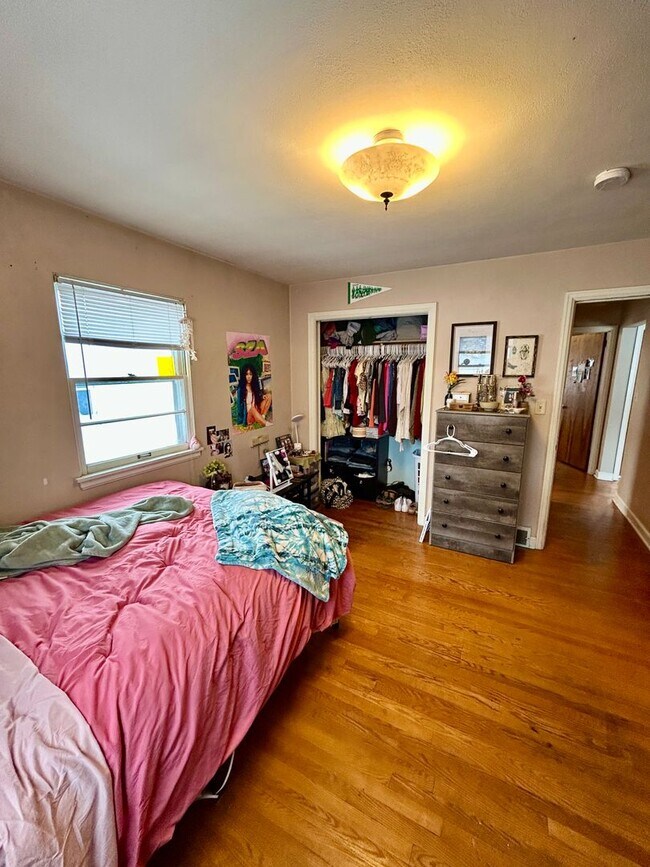 Building Photo - AVAILABLE JUNE - 4 BED 2 BATH