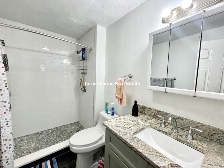 Building Photo - 48 Derby St