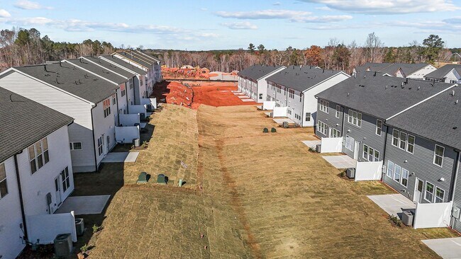 Building Photo - Gorgeous New Construction!  Updated Kitche...