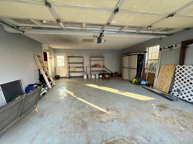 Building Photo - 27 Montford Ct