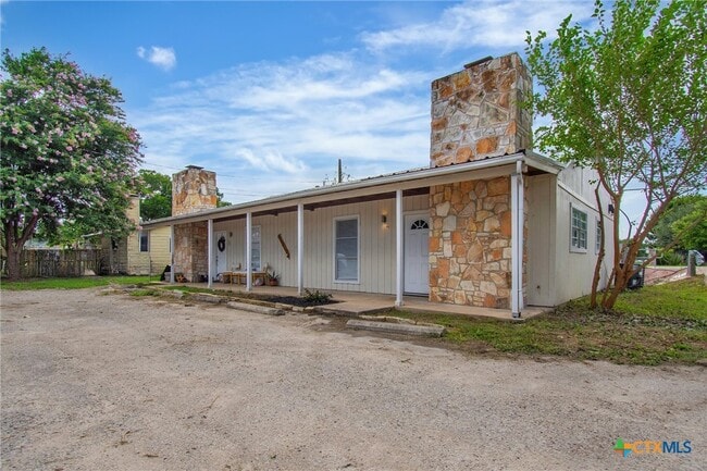 Building Photo - 636 Mill St