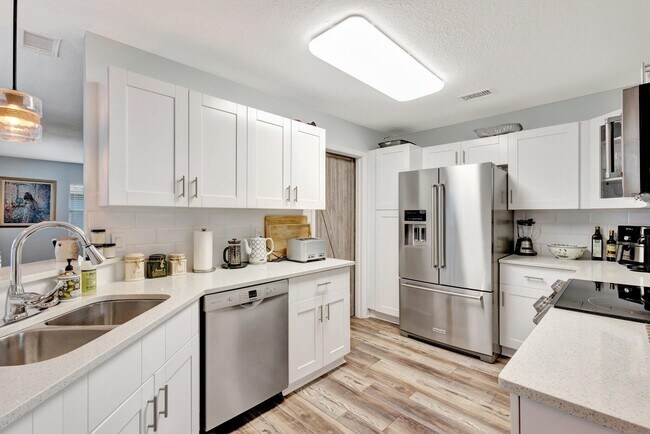 Building Photo - 120 Ocean Dunes Cir