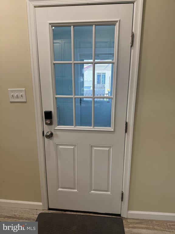 Building Photo - 422 Kansas Rd