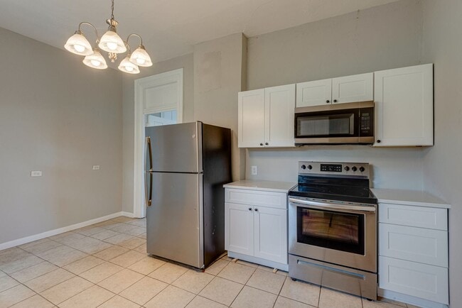 Building Photo - Charming 4-Bed Home Minutes from Downtown ...