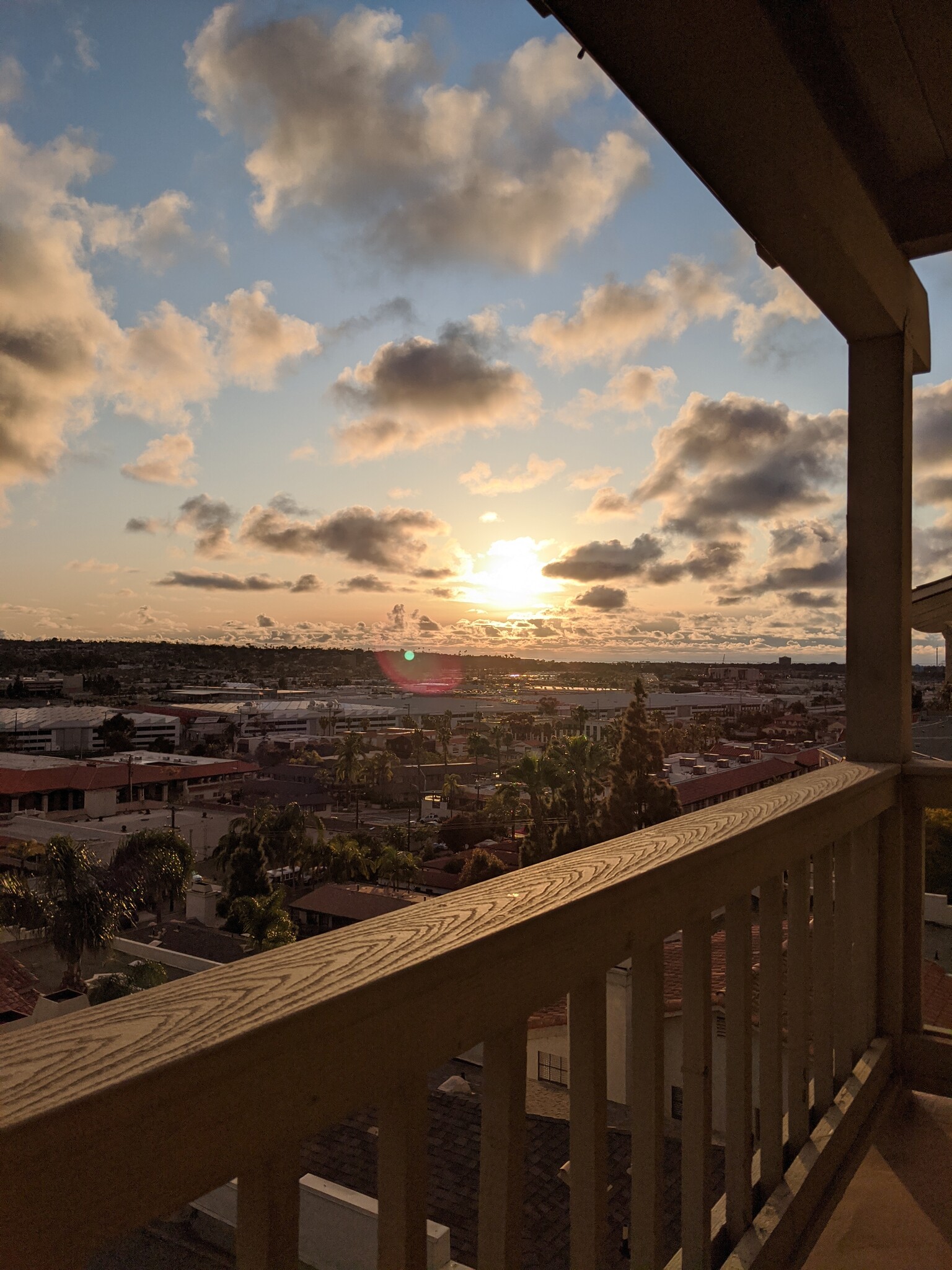 Sunset View - 2225 Linwood St