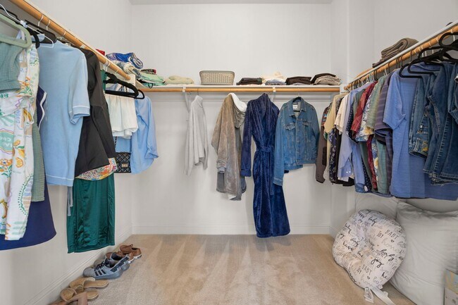 Building Photo - Exquisite Luxury Living in the Moorpark Country Club Estates