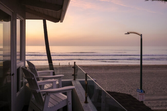 Building Photo - 2949 Ocean Front Walk