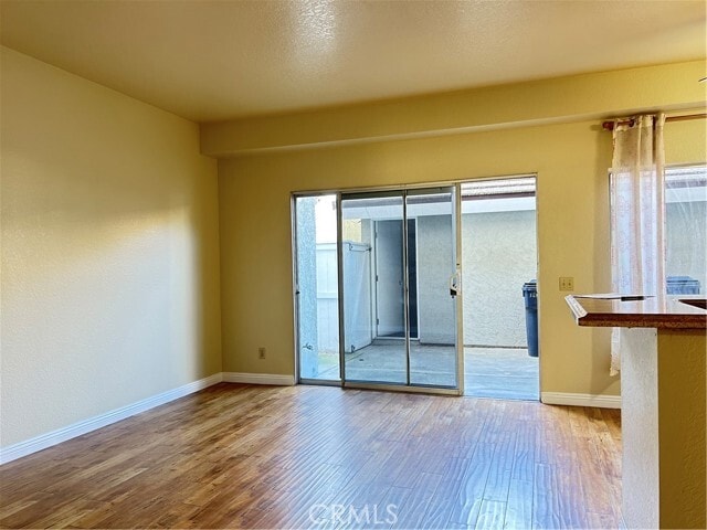 Building Photo - 567 Springbrook N