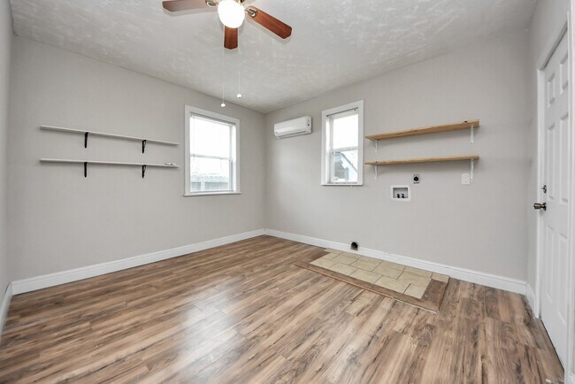 Building Photo - 215 St Charles Dr