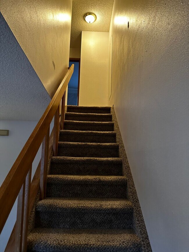 Building Photo - Nice 2 bedroom townhome on Soaring Eagle!