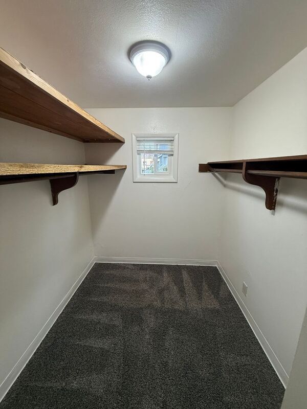 Building Photo - 233 Kearney St S